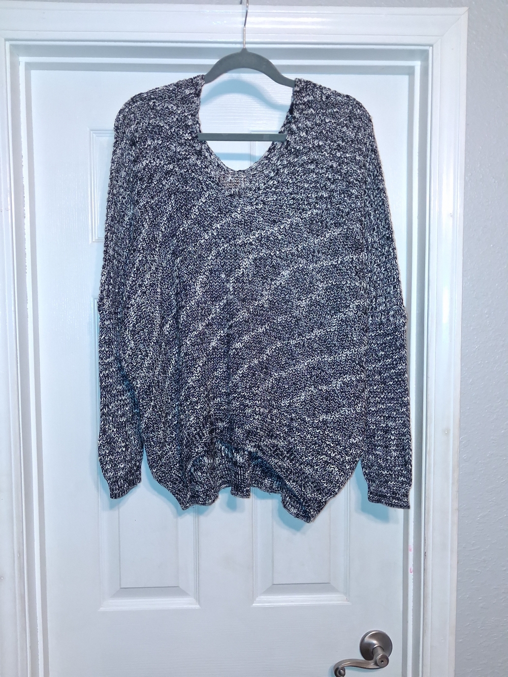 Rue21 Black & White Marled V-Neck Sweater